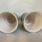 Paire d’anciens vases en céramique verte et dorée