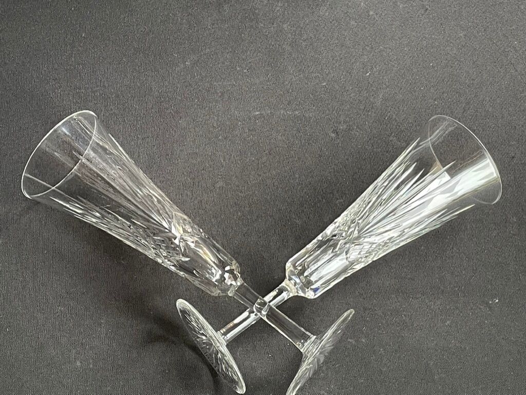 9 champagne flutes – Blown and cut crystal