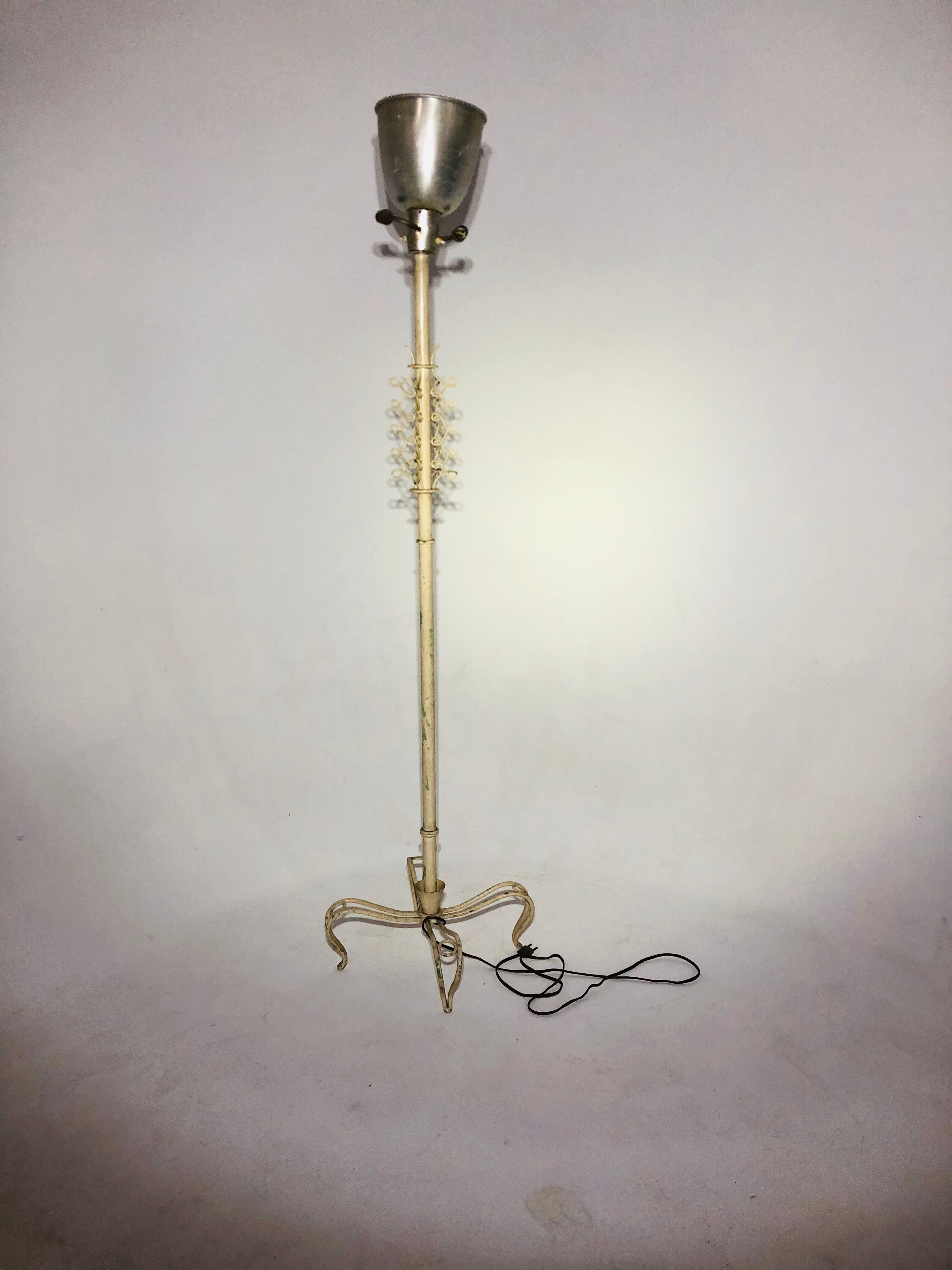 Vintage floor lamp entirely composed of white lacquered metal