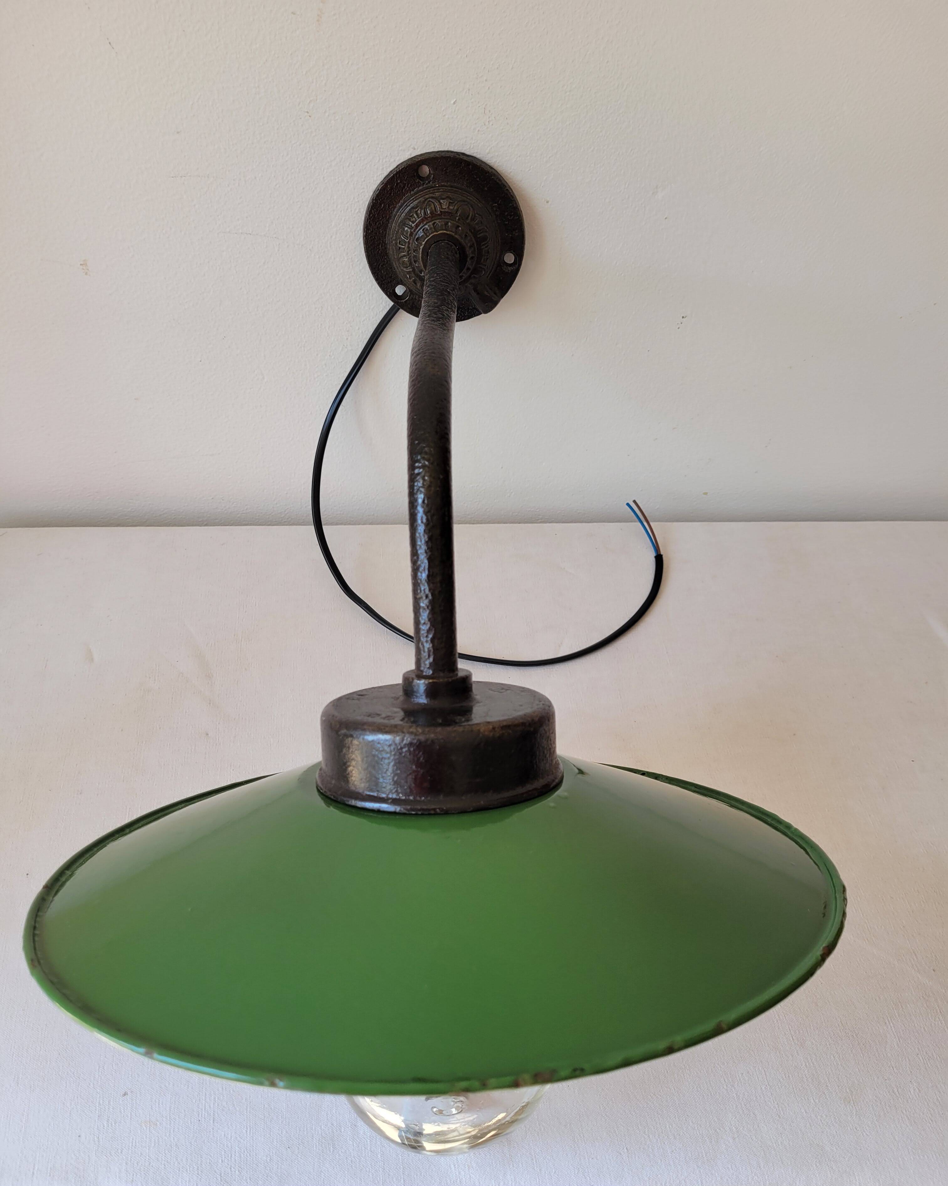 Gooseneck courtyard wall light