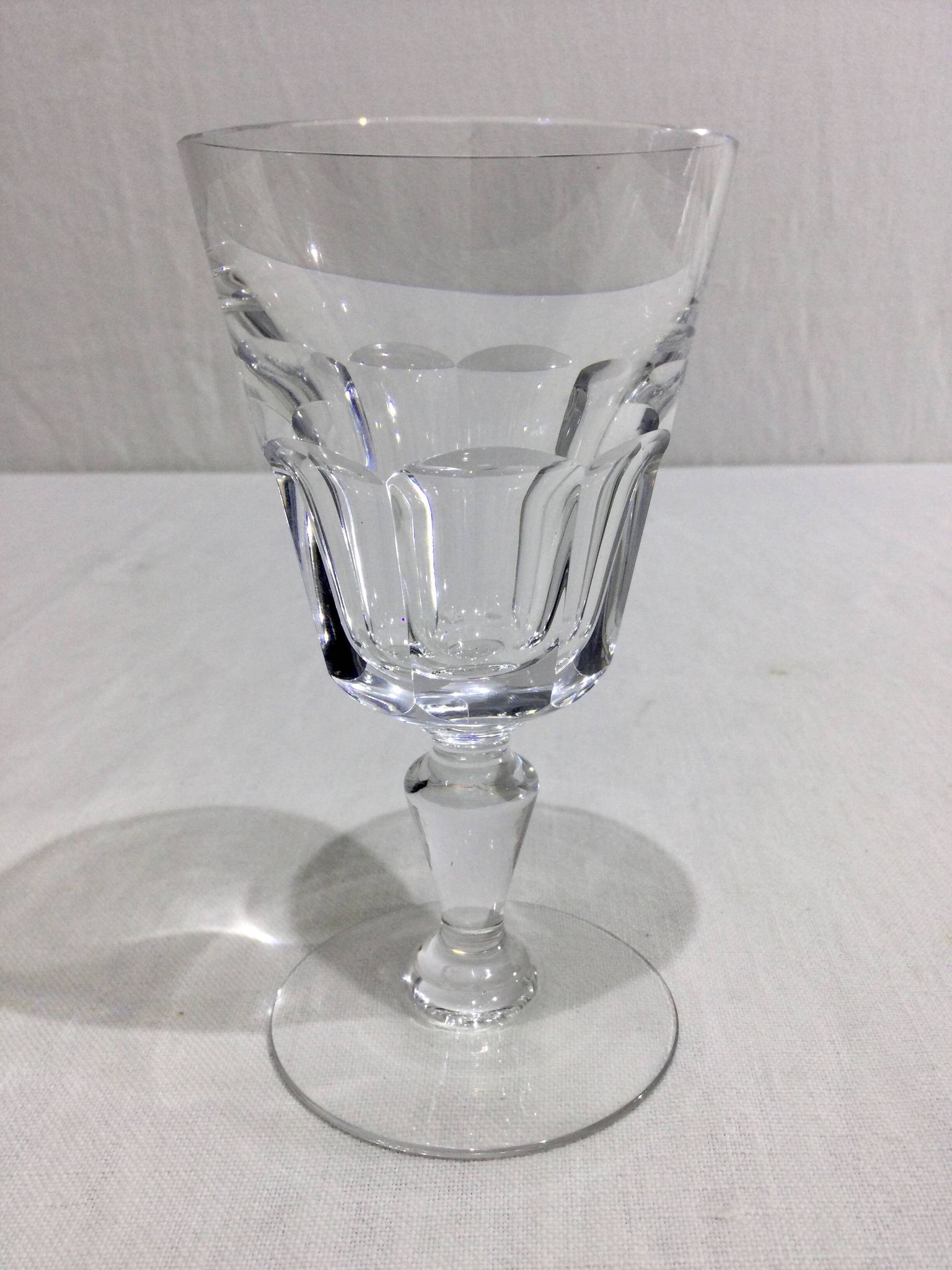 Baccarat – 9 Verres à vin blanc Modèle Missouri