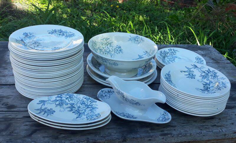 Part of the Floreal service from the Givors Earthenware Factory (Grigny Rhône)