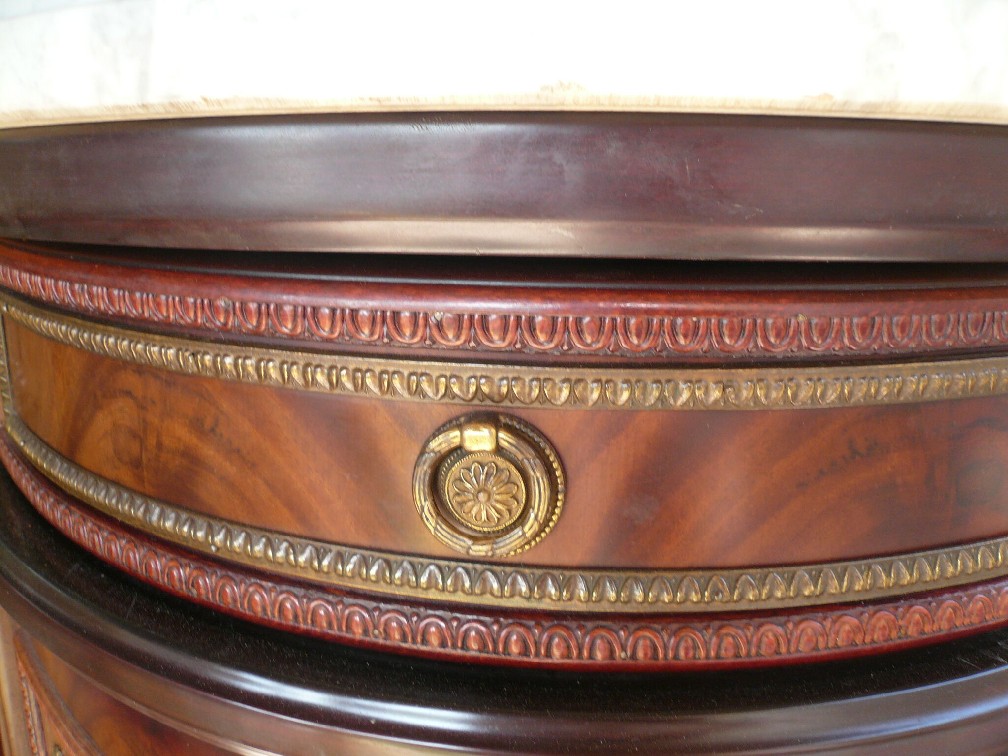 Sideboard style Louis XVI