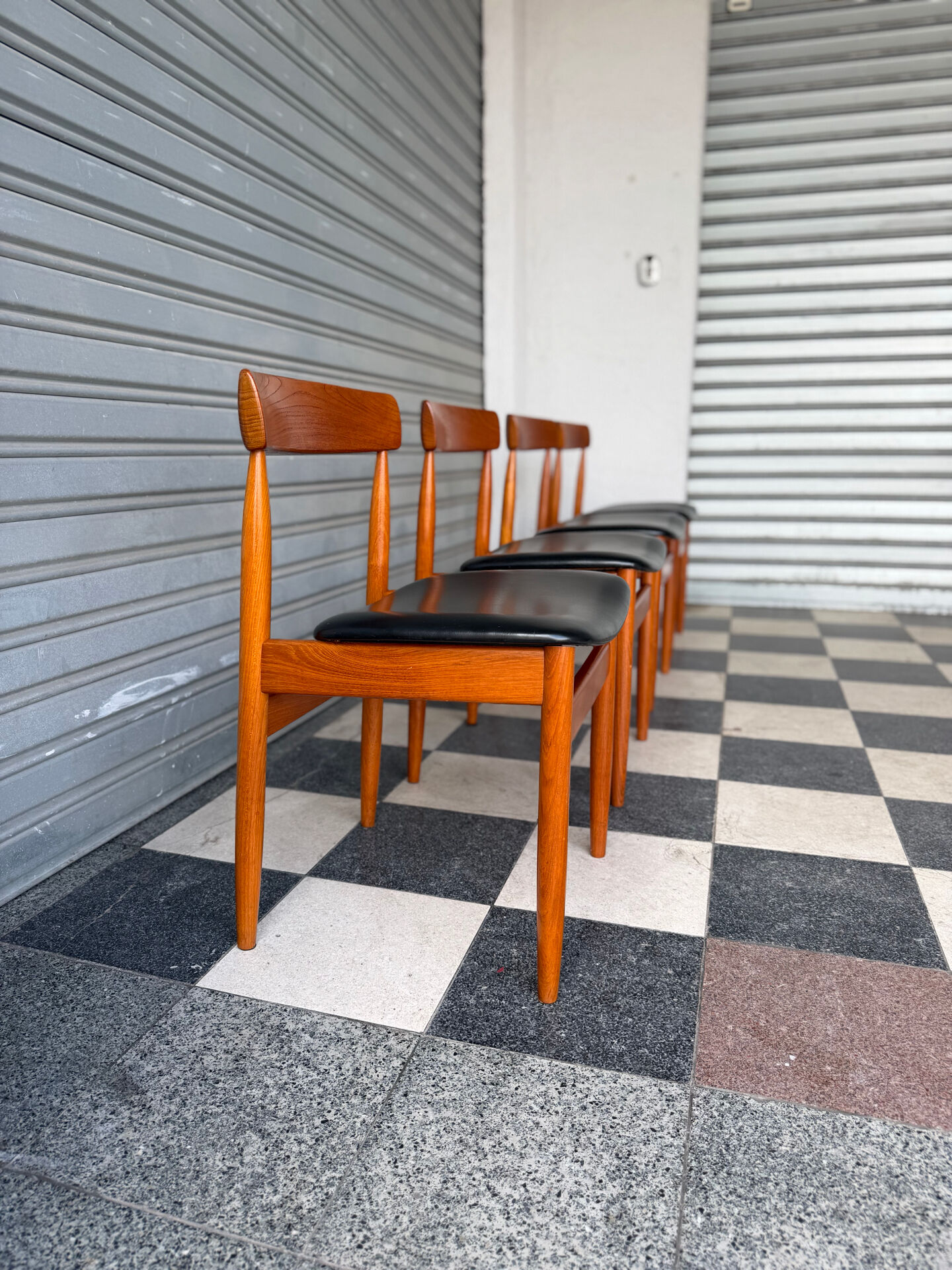 Lot de 4 chaises danoises en teck