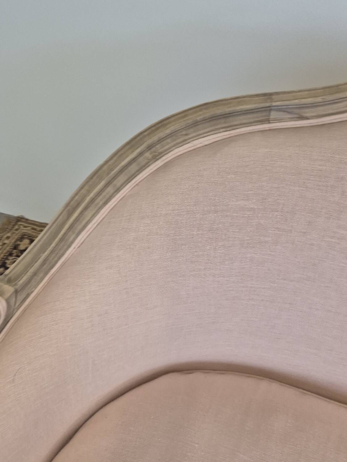 Louis XV style bench sofa in pink fabric and burlap