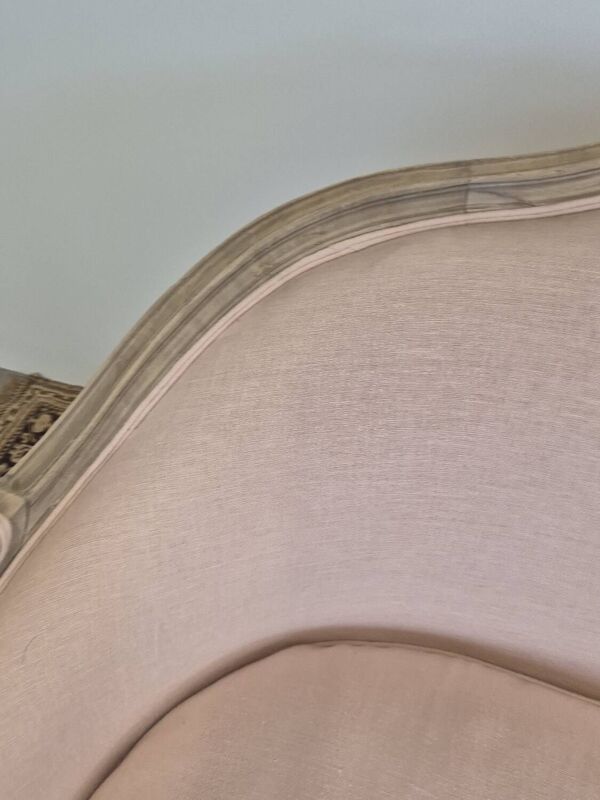 Banquette style Louis XV en tissu rose et toile de jute