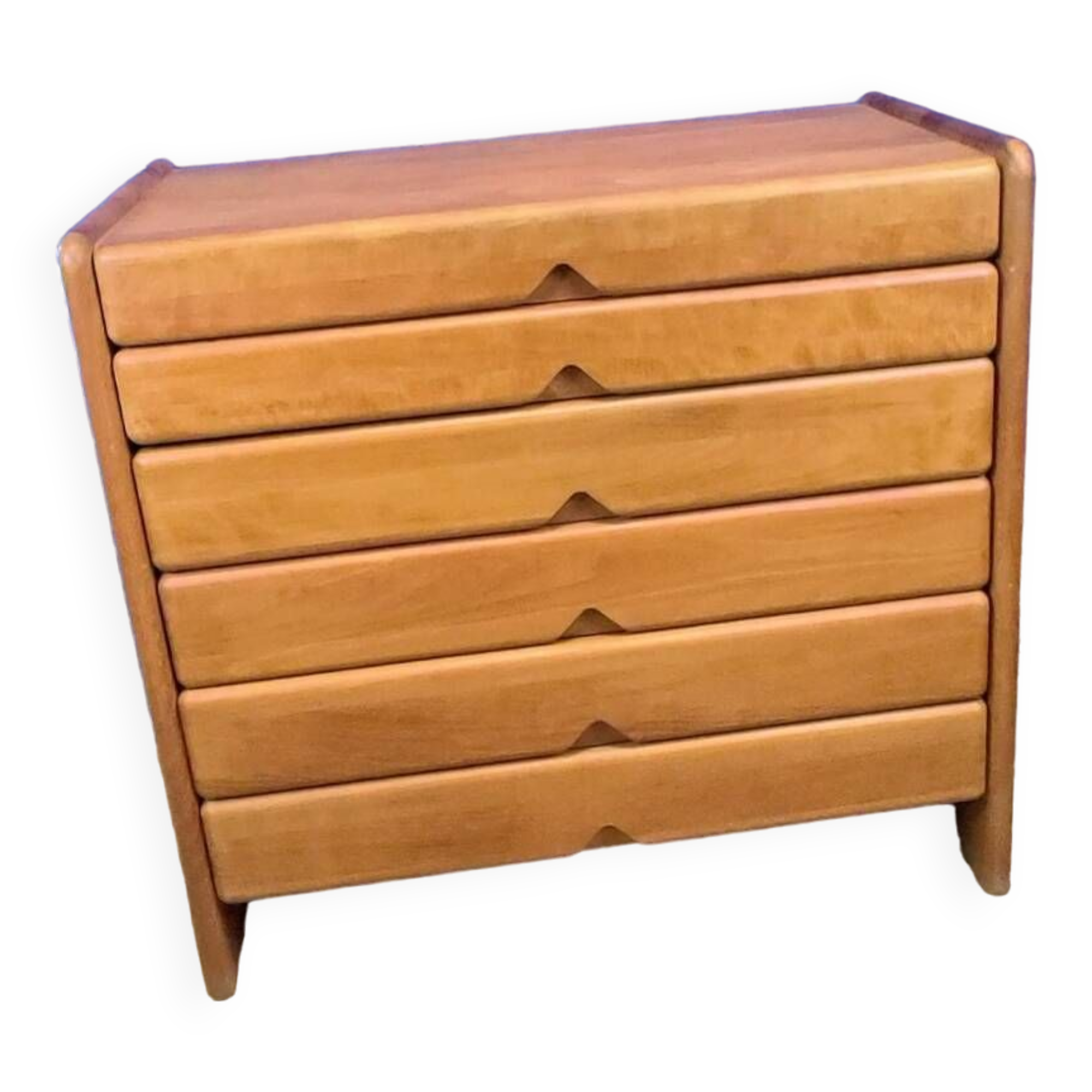 Commode vintage dans le goût de la maison regain