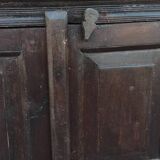 Ancienne armoire en bois foncée