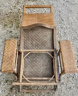 Old rattan chaise longue 20th century