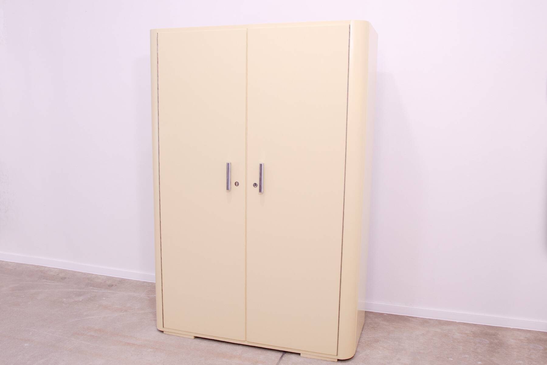 Armoire Bauhaus, années 1930, Tchécoslovaquie