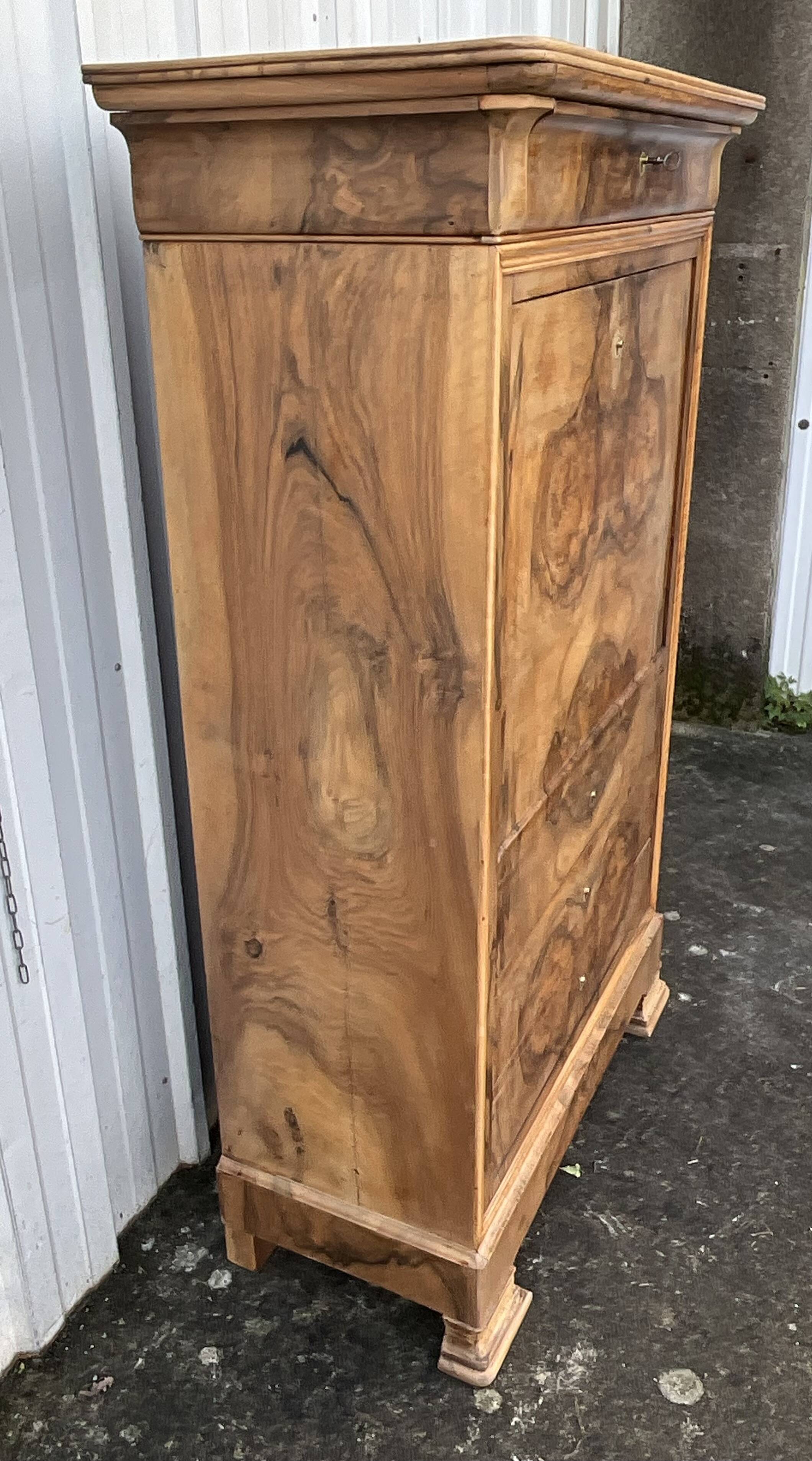 Louis-Philippe secretary, mid-19th century, in walnut burl.