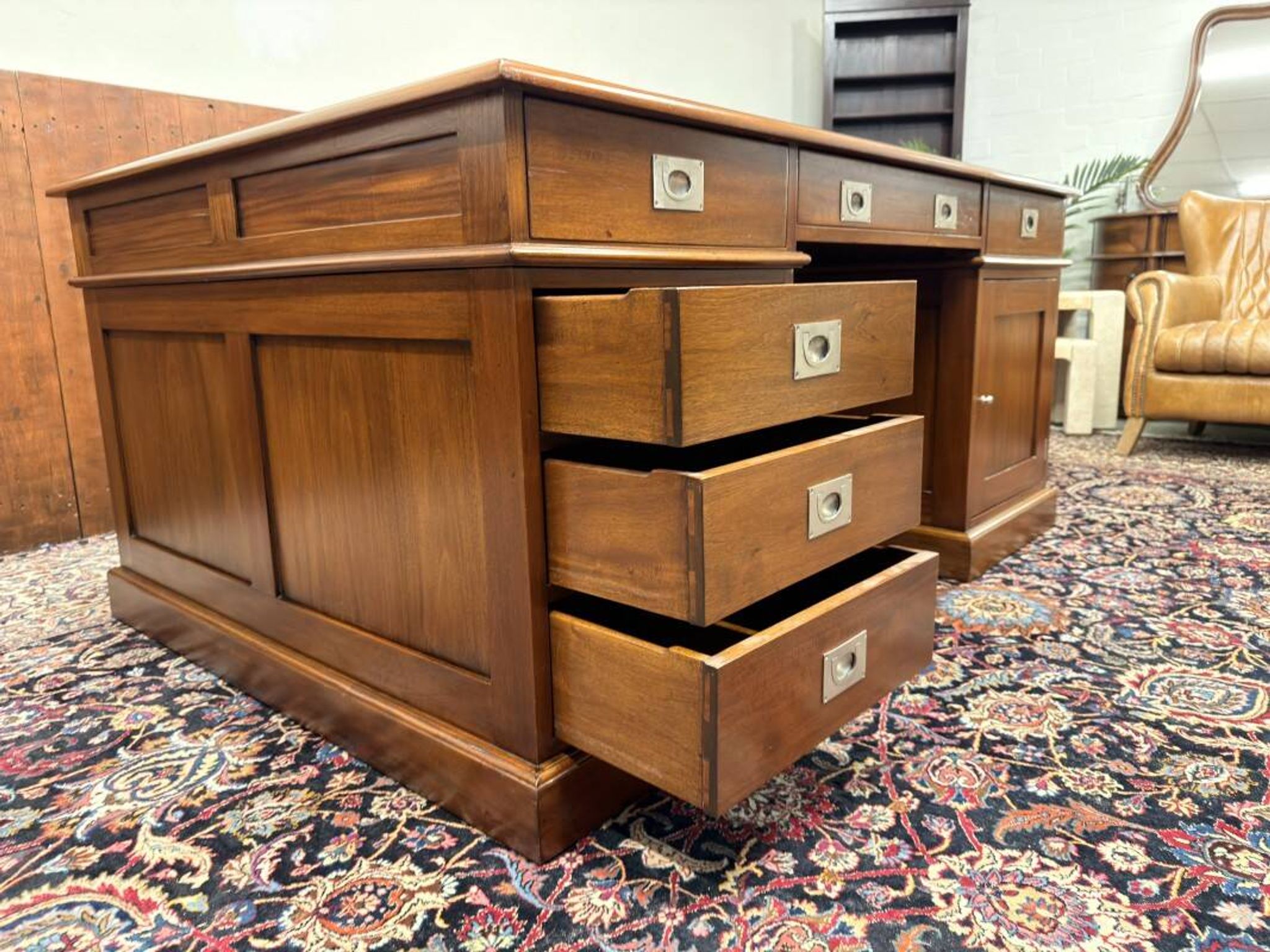 Large Classic English Chesterfield Desk Partnerdesk