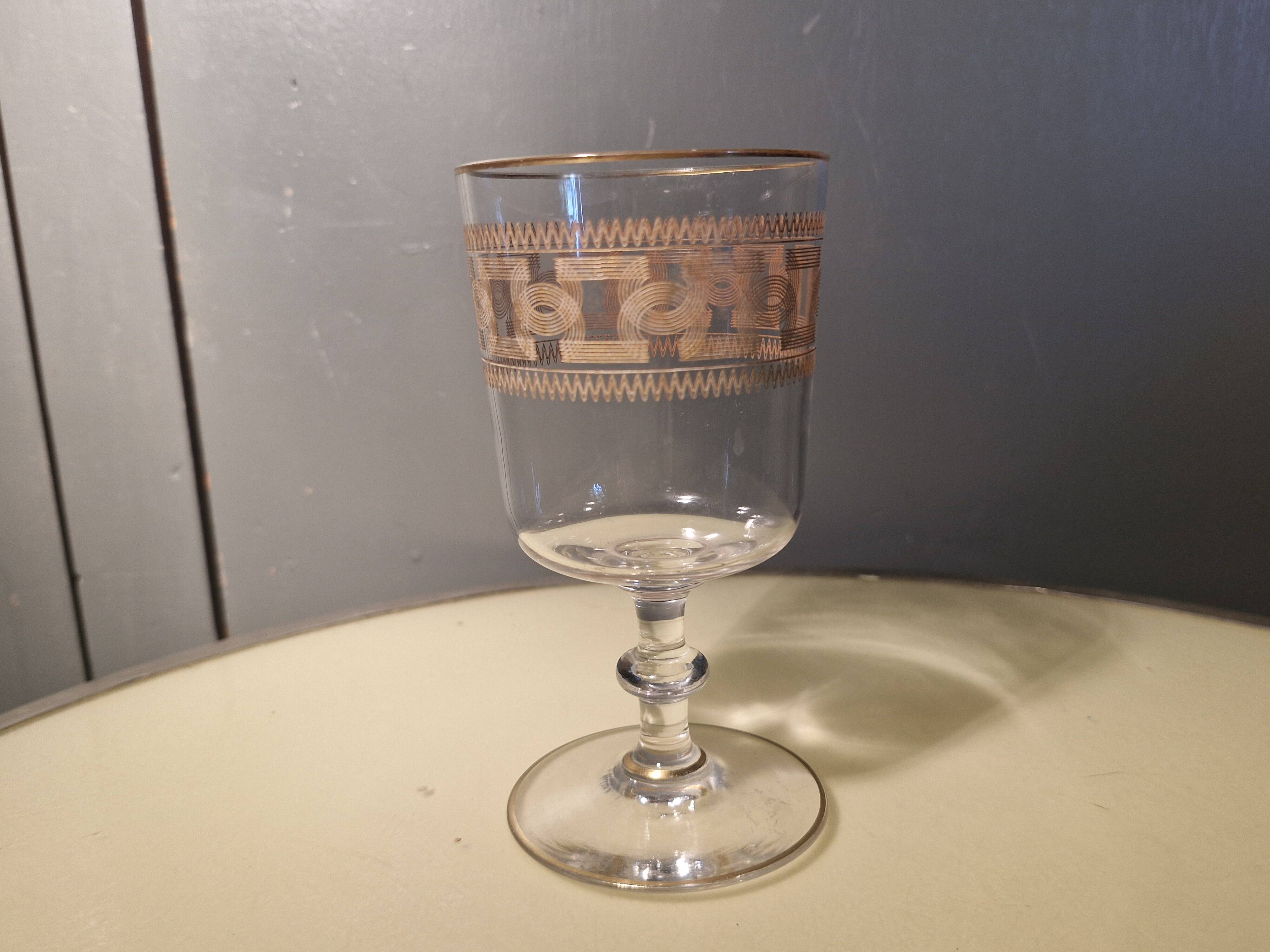 Baccarat glass model engraving 3458 enhanced with fine gold - 13.4 cm