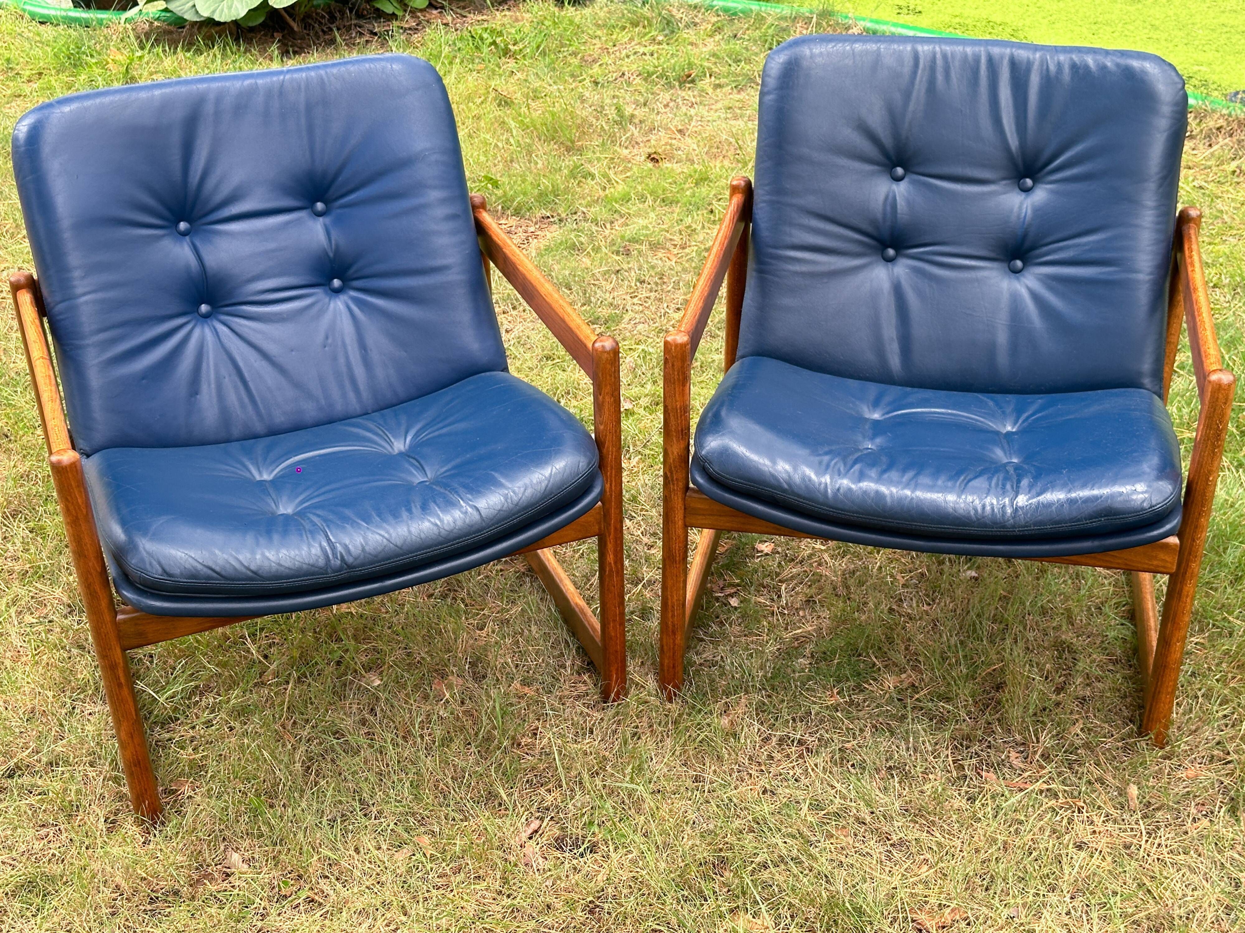 A pair of Bauchaus armchairs by Fredrik Kayser for Vatne Møbler, Norway, 1960s.
