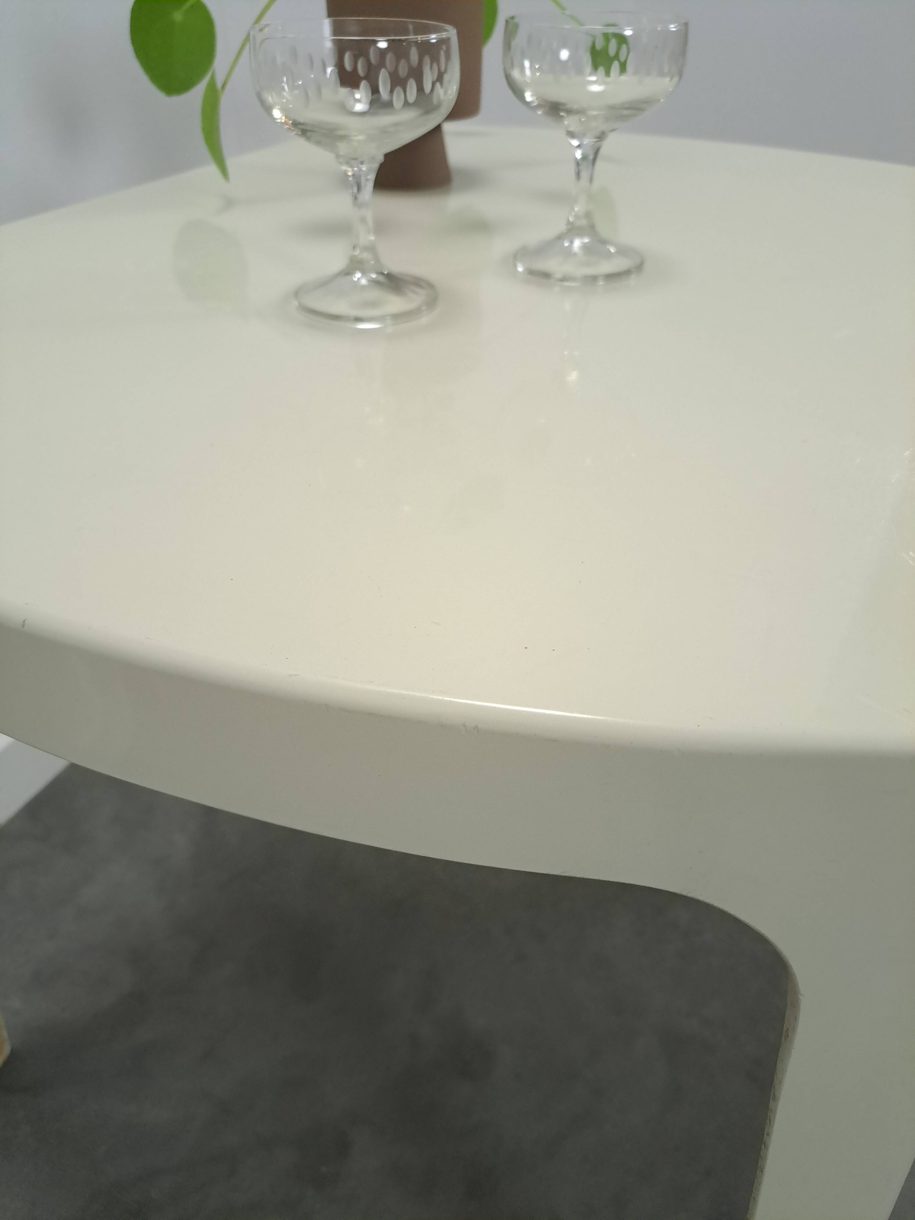 Vintage gebroken wit kunststof tuintafel eettafel