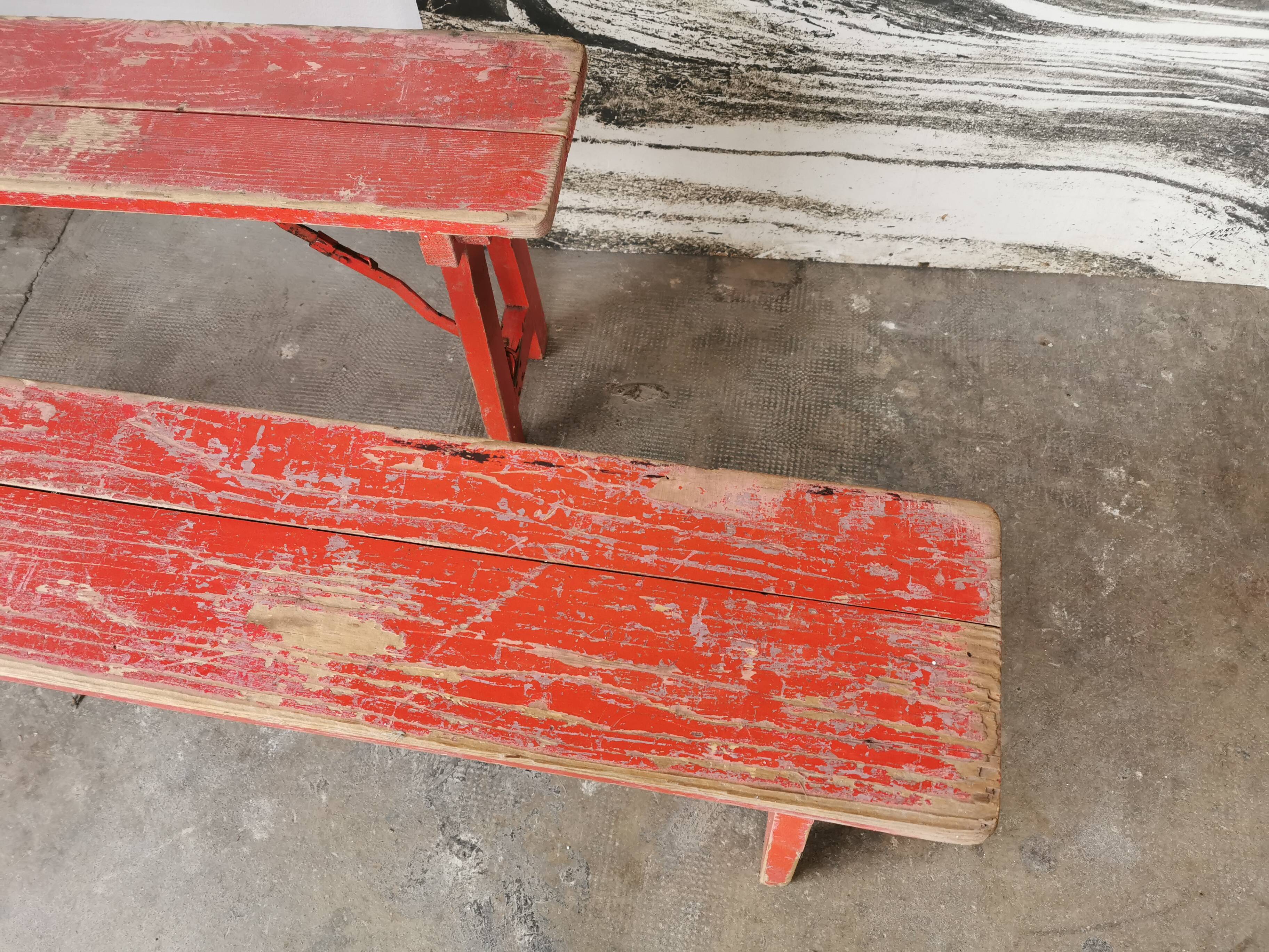 Paire de bancs pliants en bois