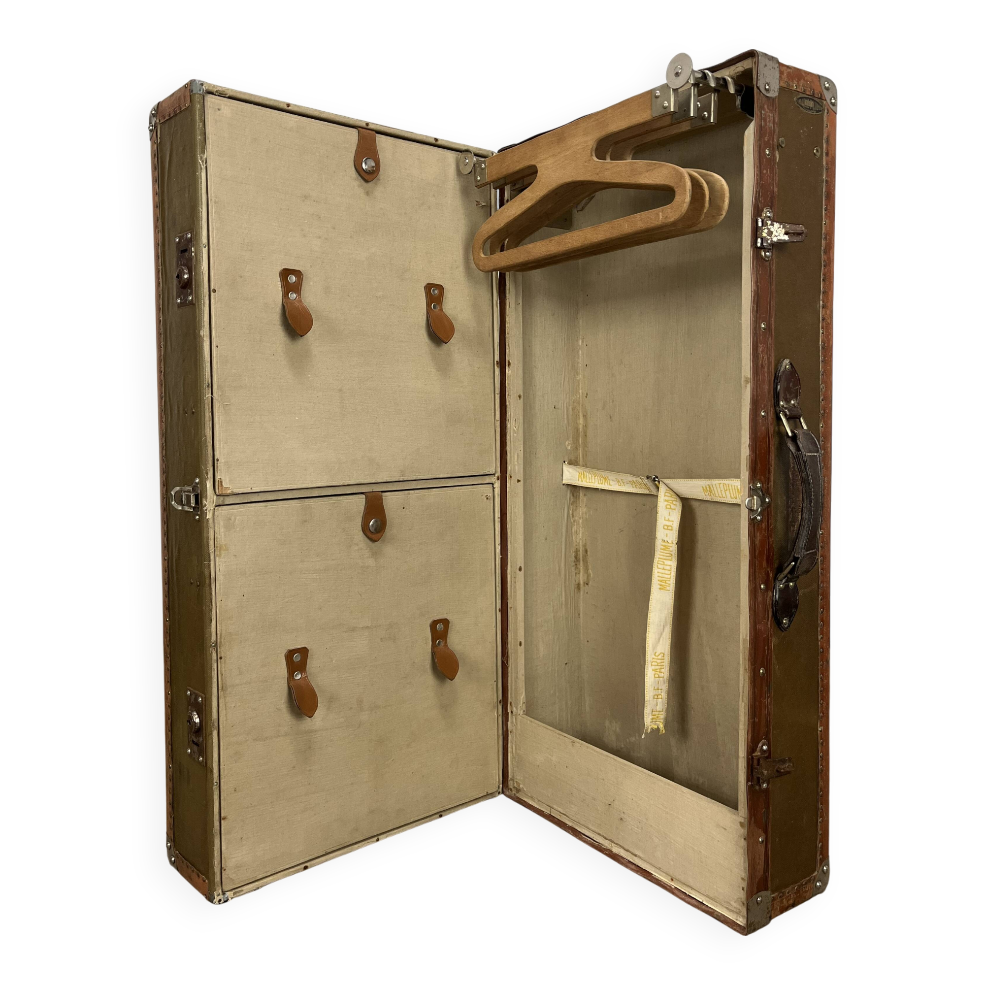 “MallePlume Paris” cabin trunk