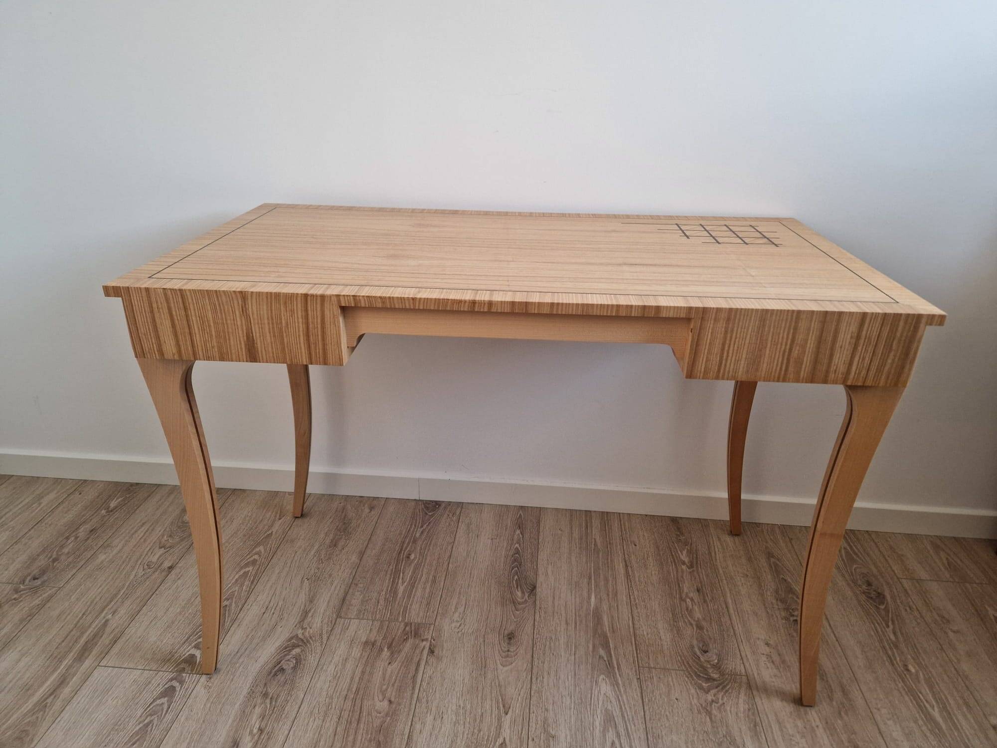 Bureau comtemporain avec son gradin