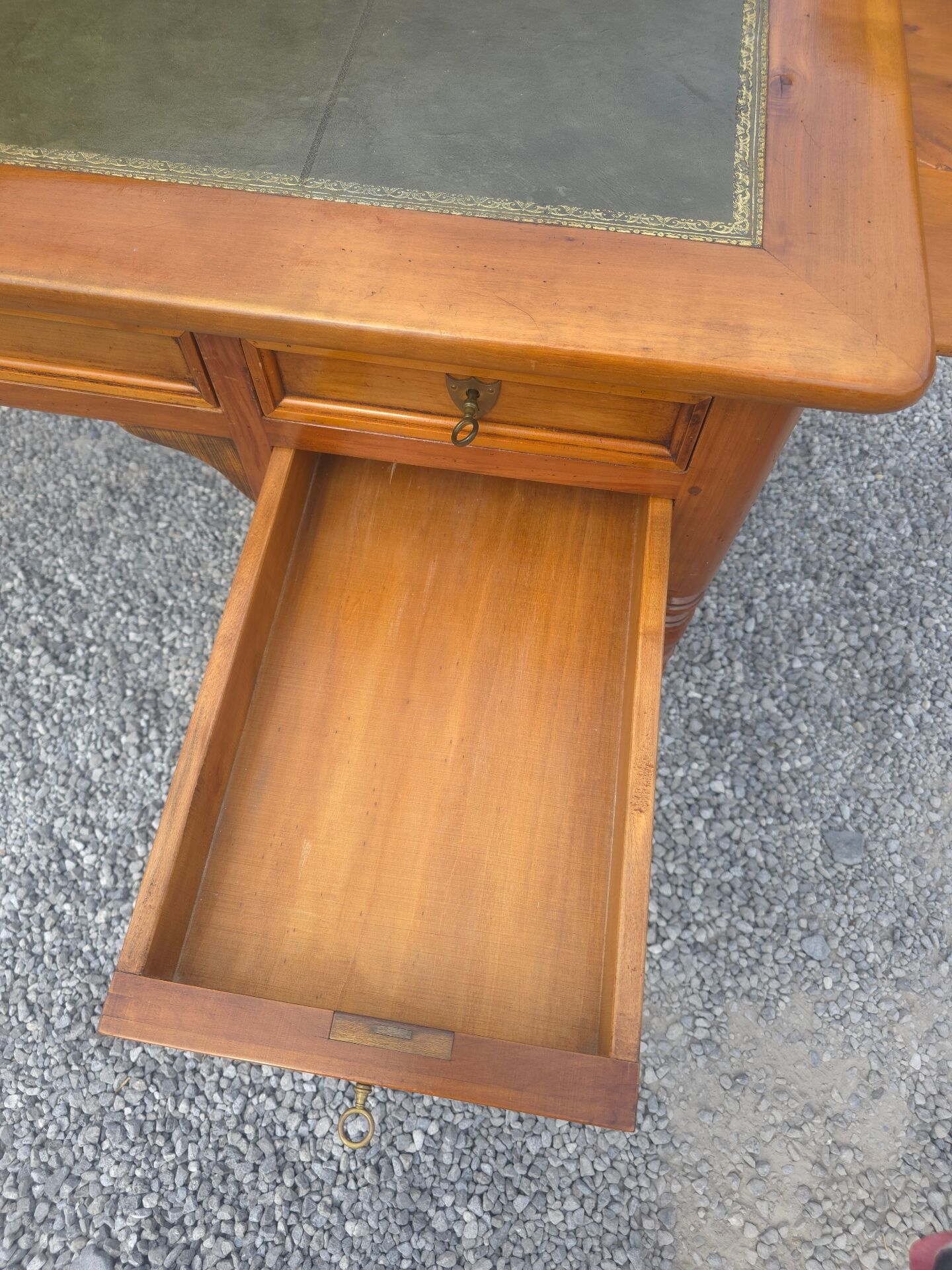 Bureau en Merisier massif avec tirette
