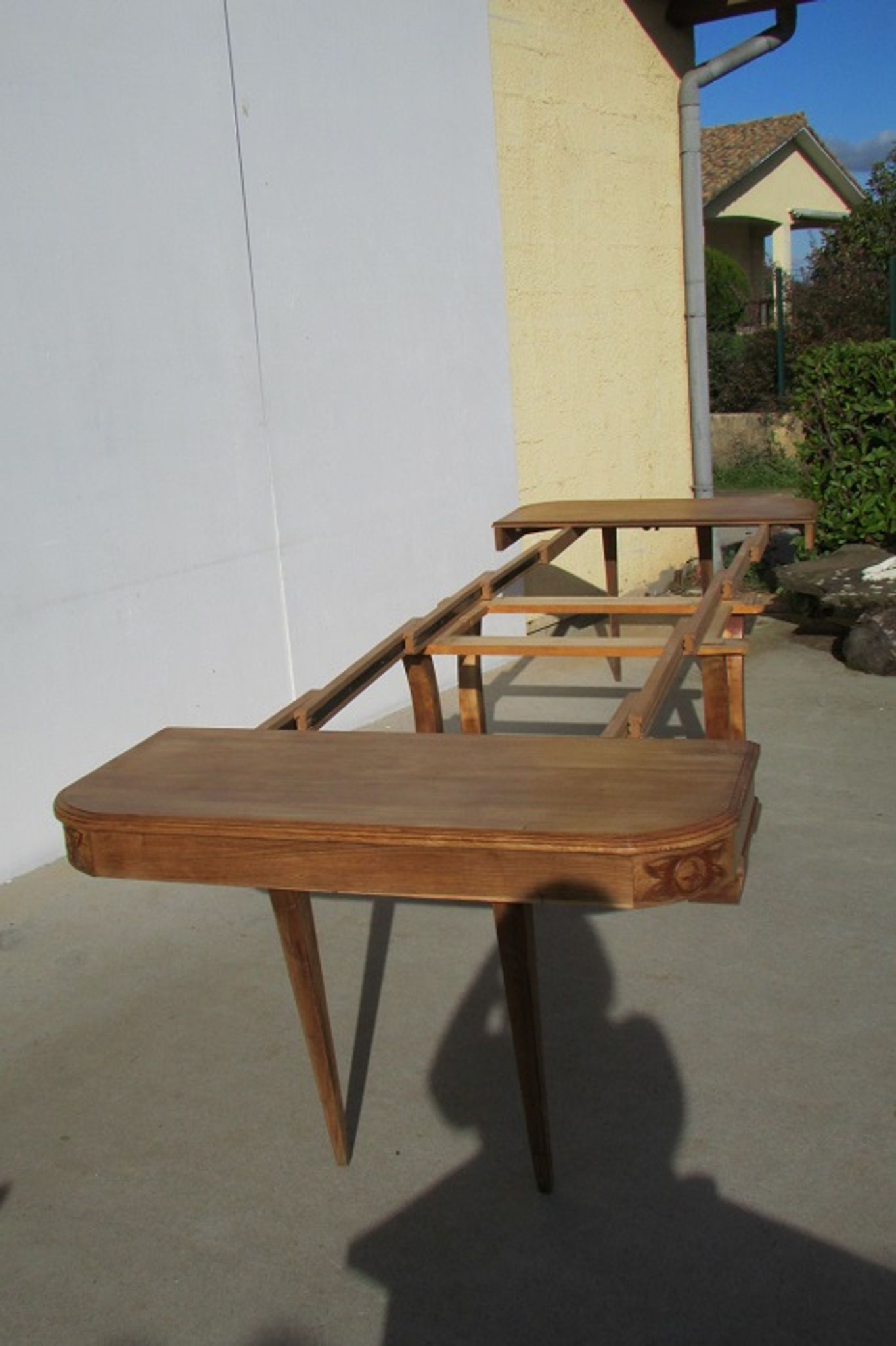 Art Deco table, cradle foot, opening, up to 18 people