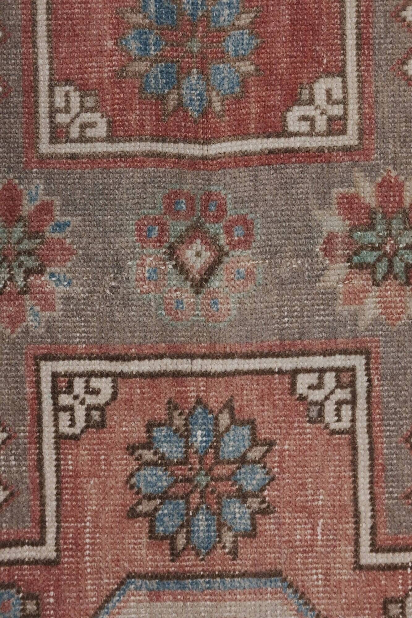 Vintage handmade Turkish rug 137x246 cm