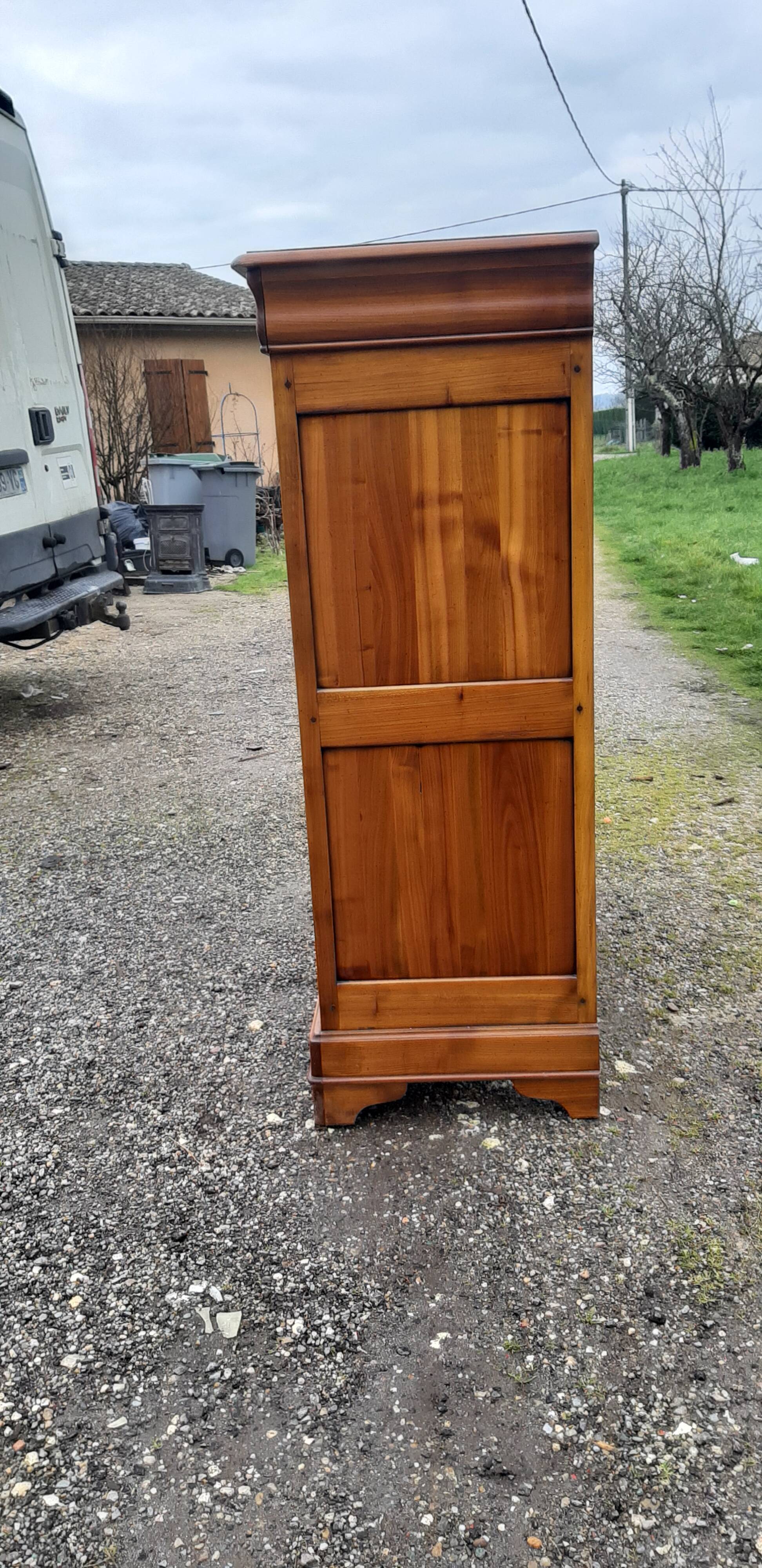 Cherry wood cabinet, 2 doors, 2 drawers