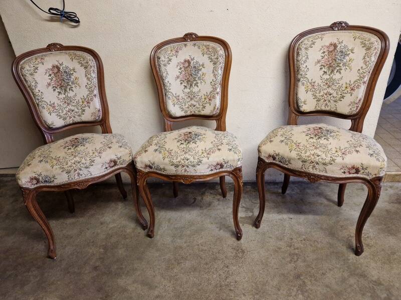 Set of 3 Louis XV style chairs - In carved and moulded wood with flowers
