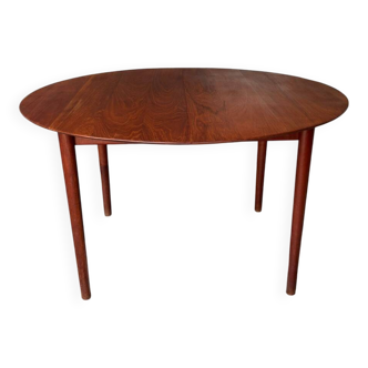 Table danoise de Peter Hvidt et Orla Molgaard Nielsen, modèle 311.