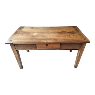 Very nice walnut farmhouse table in very good condition late 19th