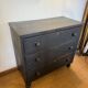 Commode anglaise en bois patiné noir