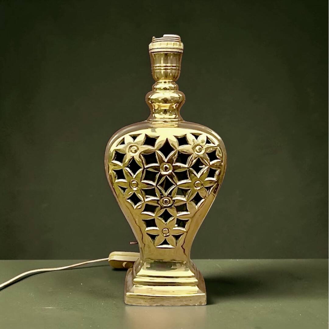 Lampe vintage en laiton massif ajouré