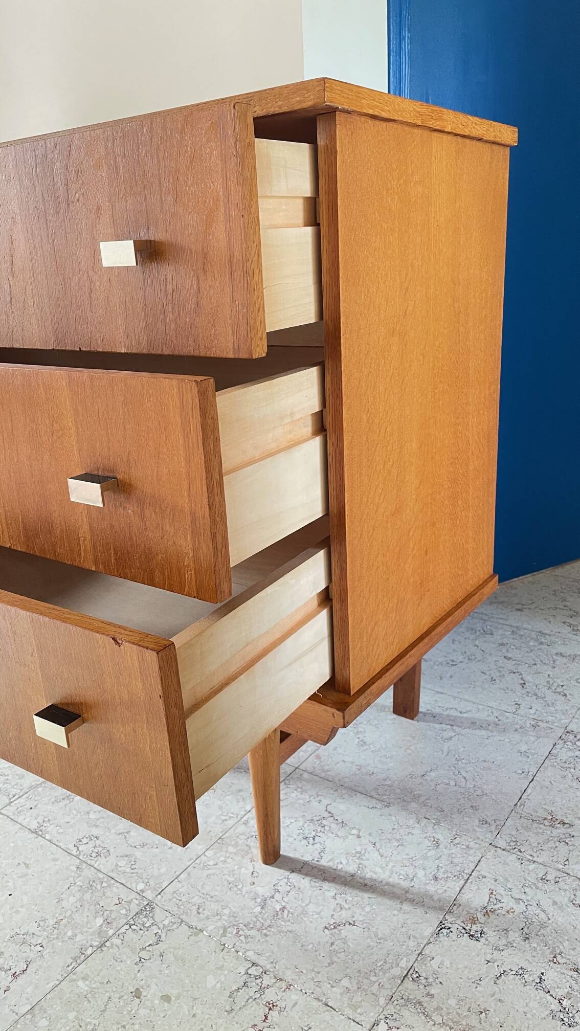 Vintage design geometric chest