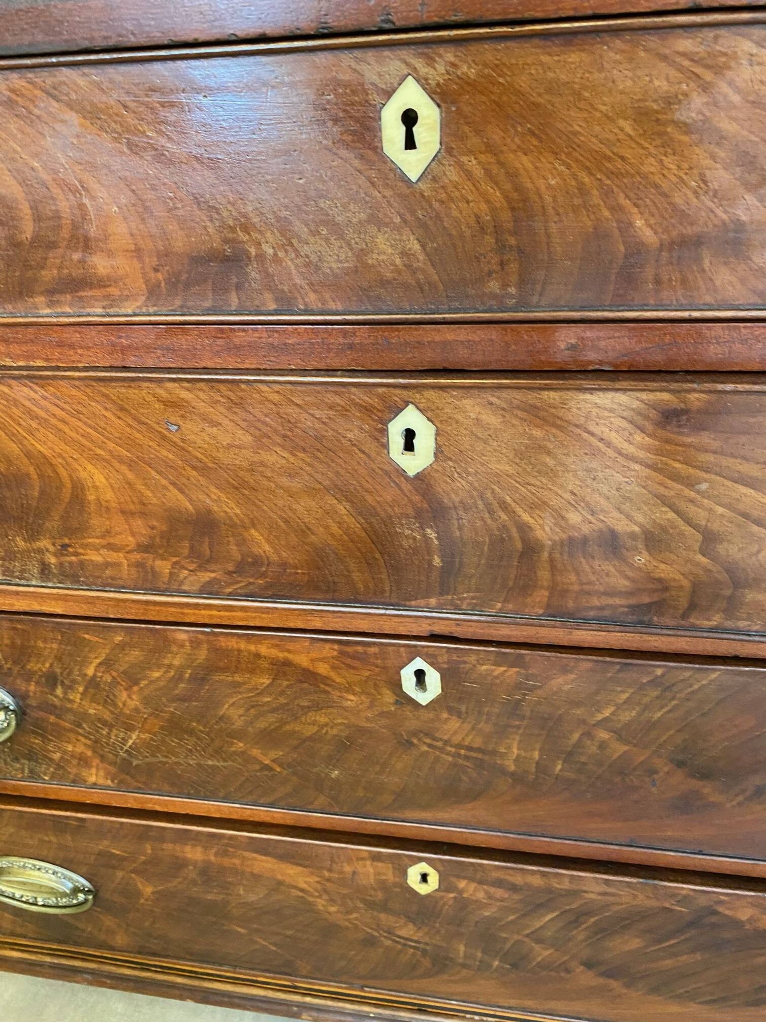 Bureau scriban anglais xixeme acajou avec tiroirs ferrures bronze boutons en os