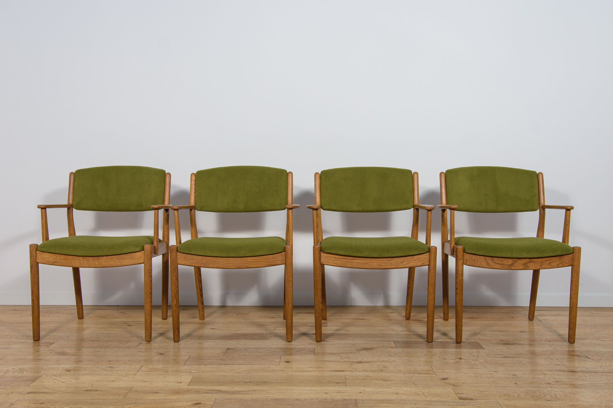 Chaises de salle à manger en chêne du milieu du siècle Modèle J62 par Poul M. Volther pour FDB Mobler, Danemark, années 1960, Ensemble de 4
