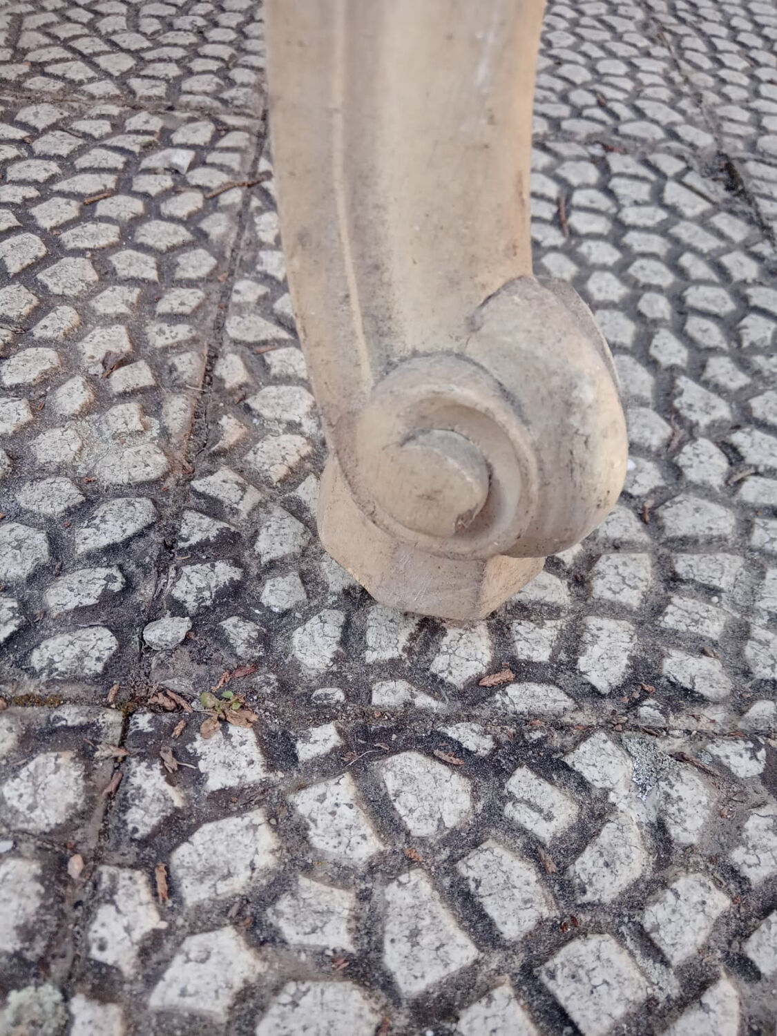 6 chaises peintes milieu du 20eme siècle