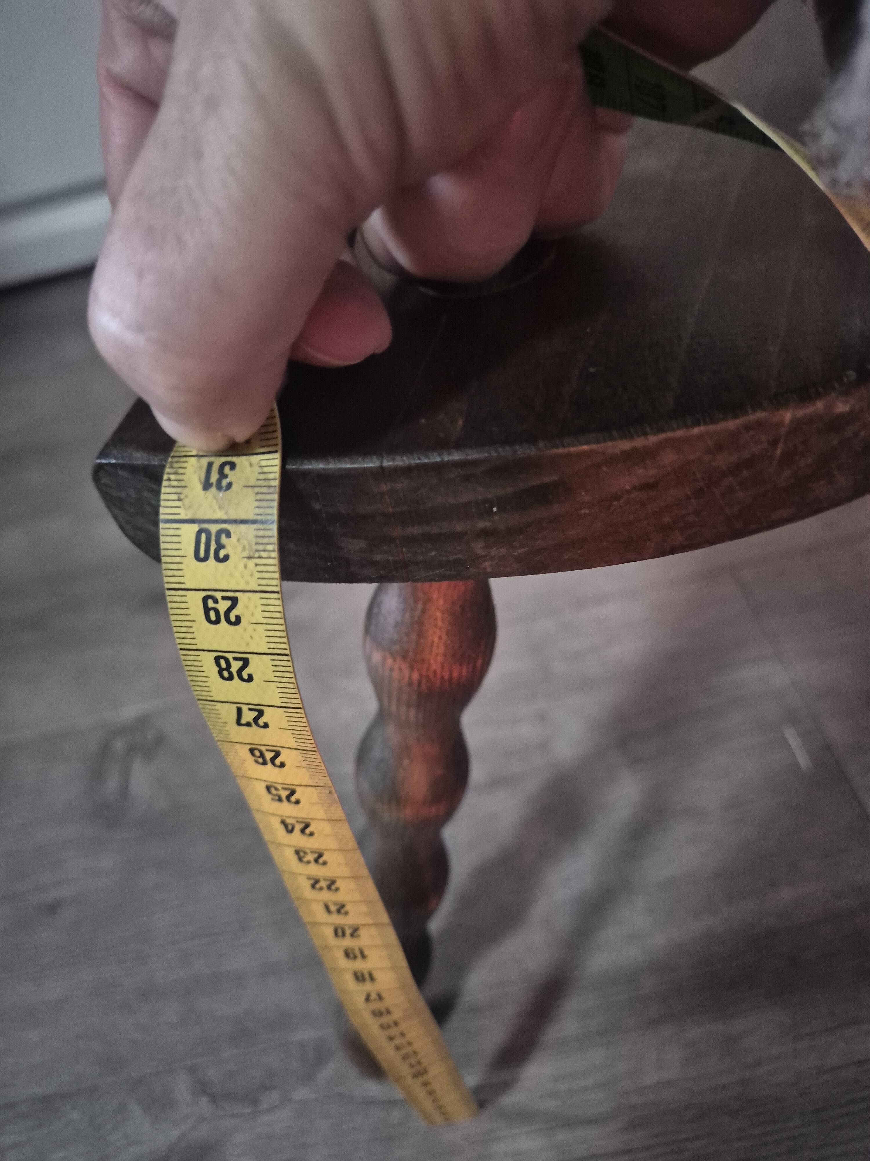 Tabouret tripode vintage au pieds torsadés