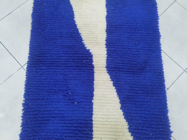 Handcrafted Moroccan rug decorated 250cm x 100cm