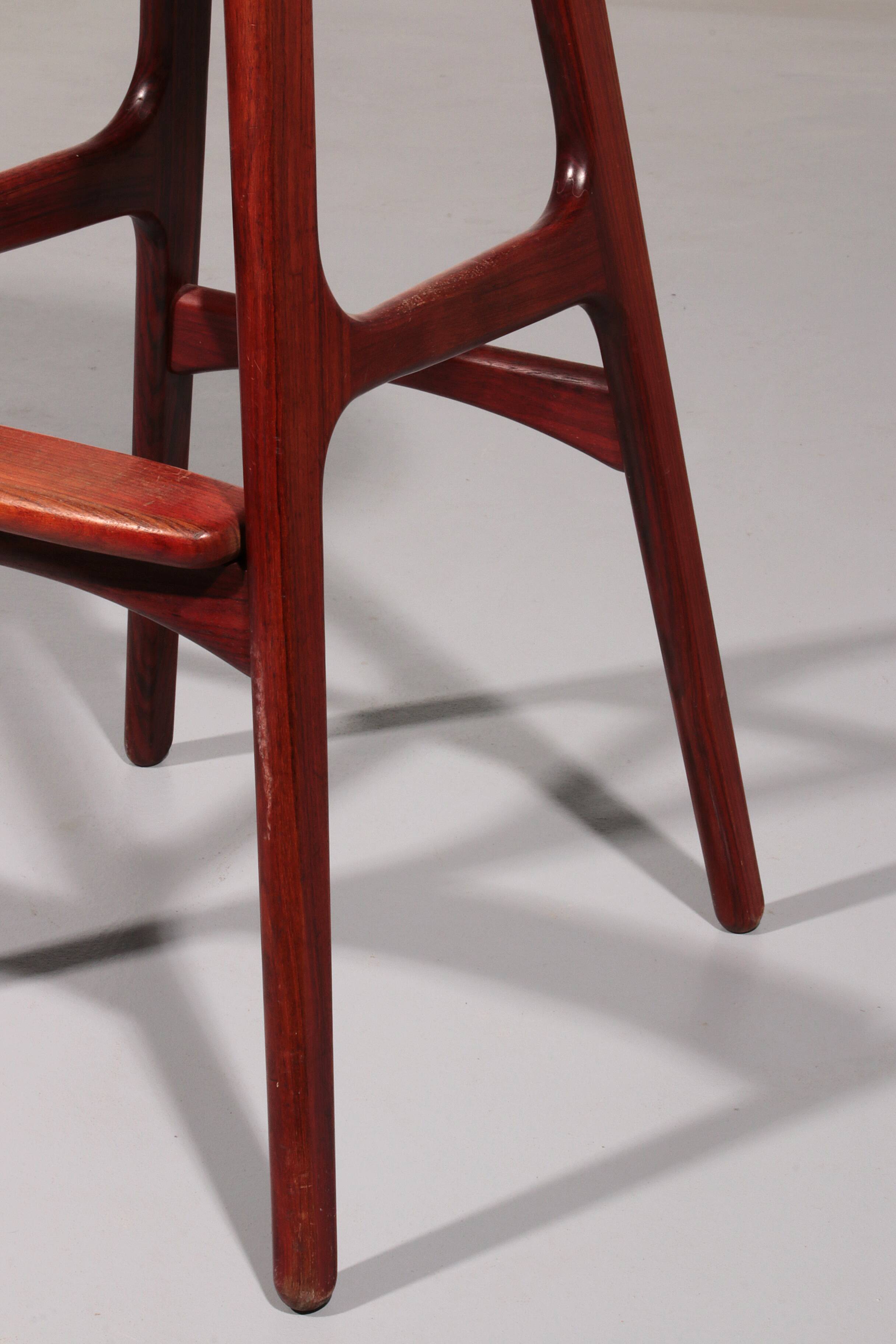 Tabouret de bar danois moderne modèle OD-61 en cuir et bois par Erik Buch pour Oddense Møbelfabrik, 1964