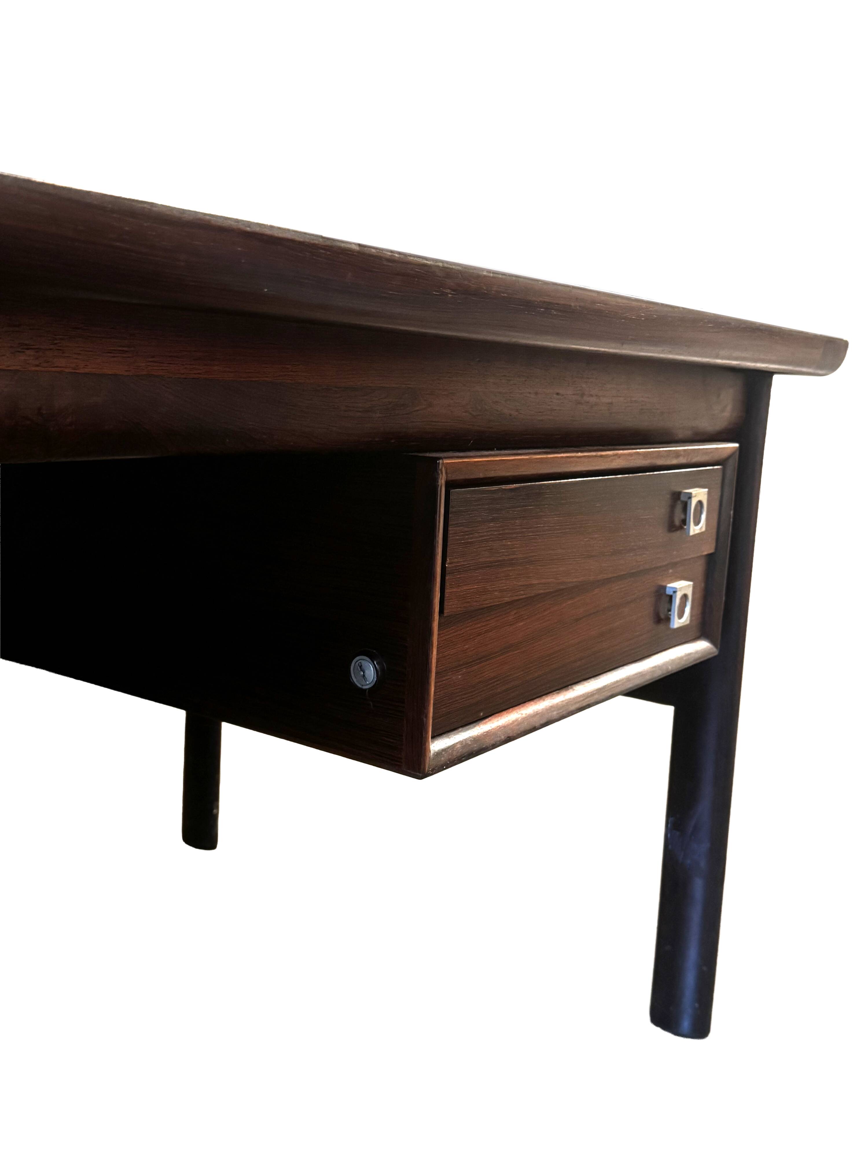 Large executive desk Sibast in rosewood model 223 by Arne Vodder