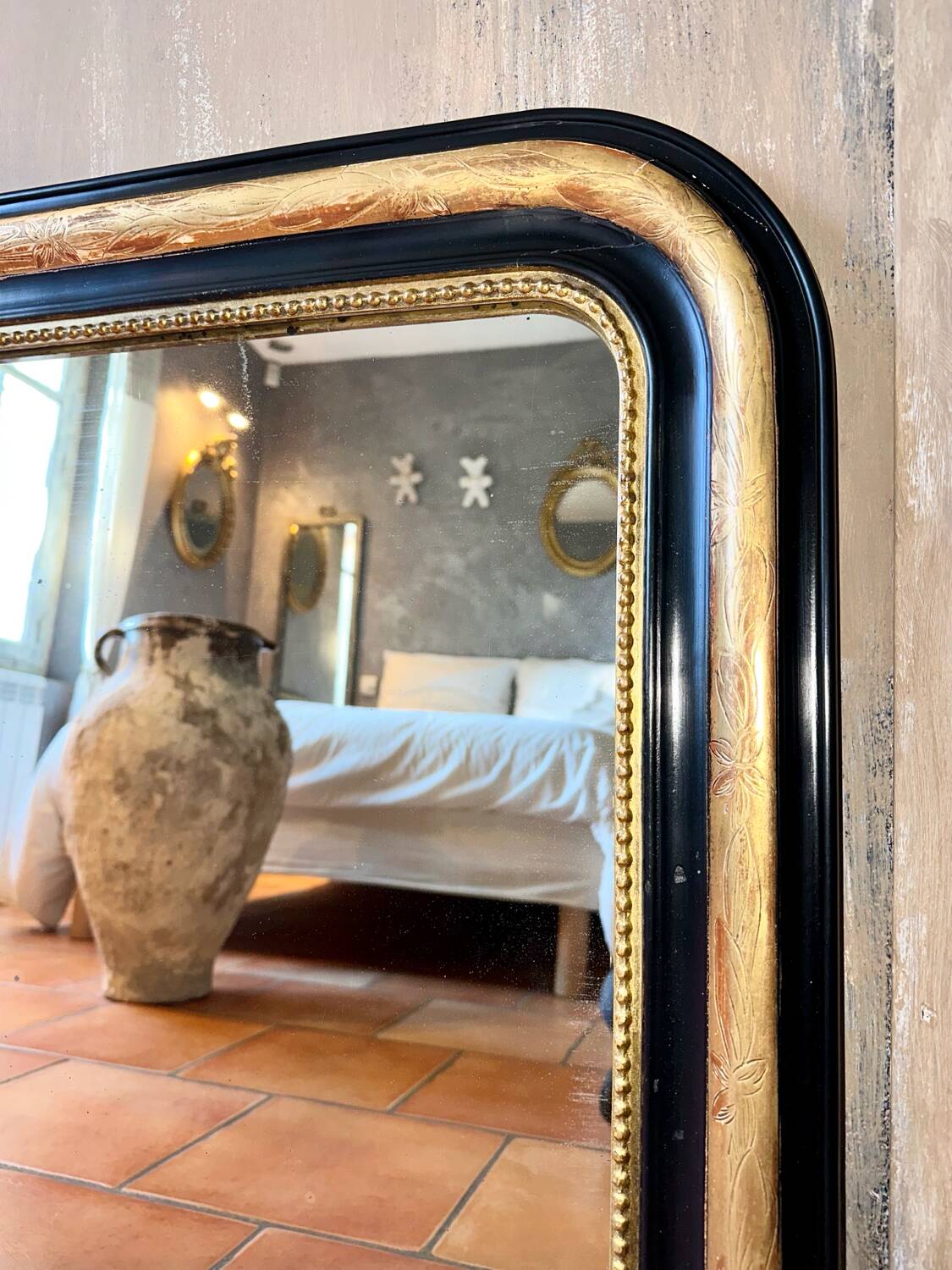 Antique gilded Louis-Philippe mirror, 19th century.