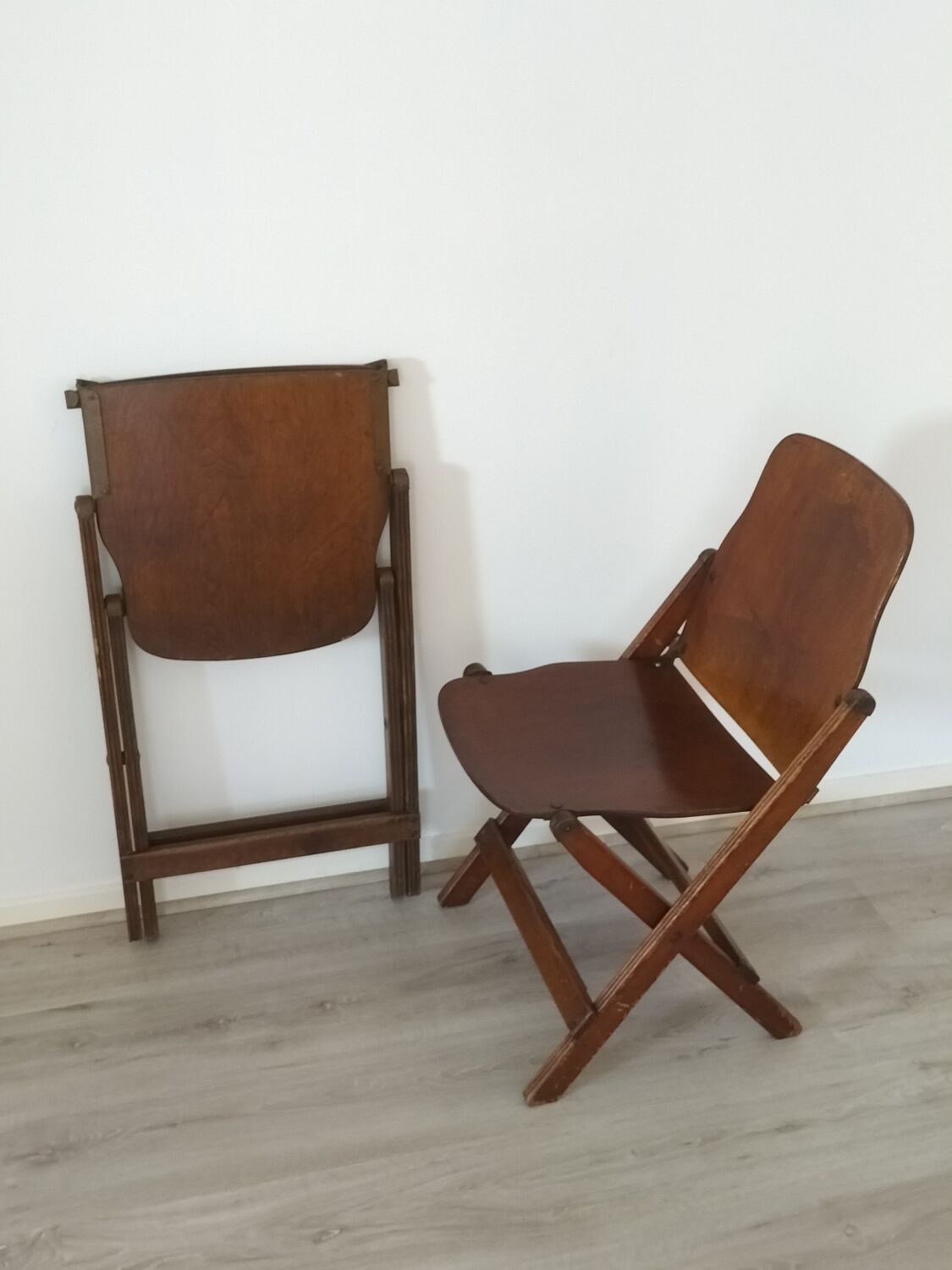 Folding chairs in US armed wood