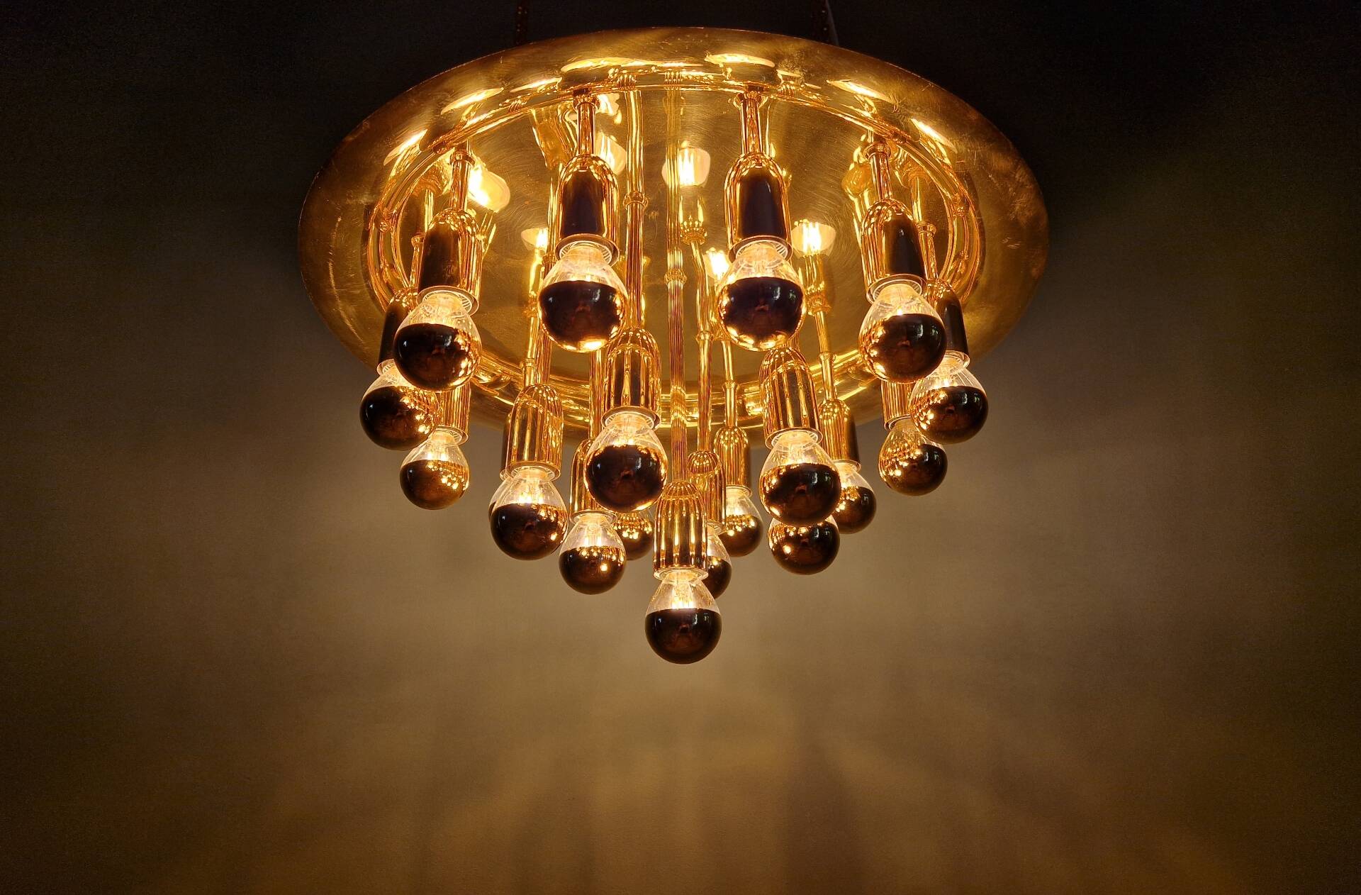 XXL Sputnik ceiling light in brass, Space Age design, 1970.
