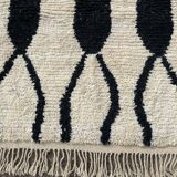 Moroccan Berber rug in black and white wool, size 150 x 250 cm