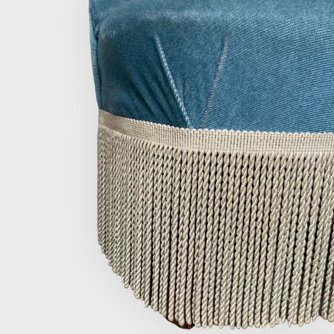 Paire de fauteuils crapaud velours bleu 1970