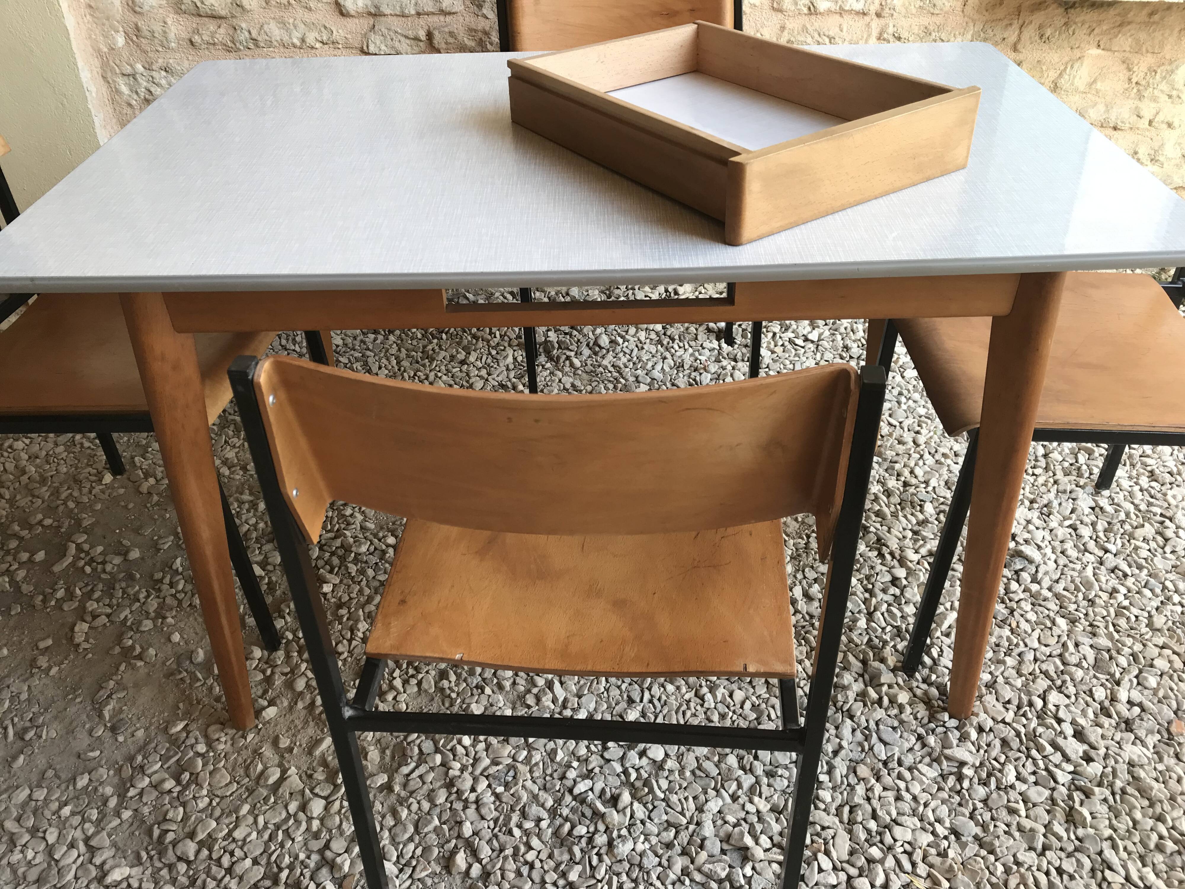 Table de cuisine 1960’s en formica et piétement compas bois