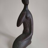 Statue of a woman