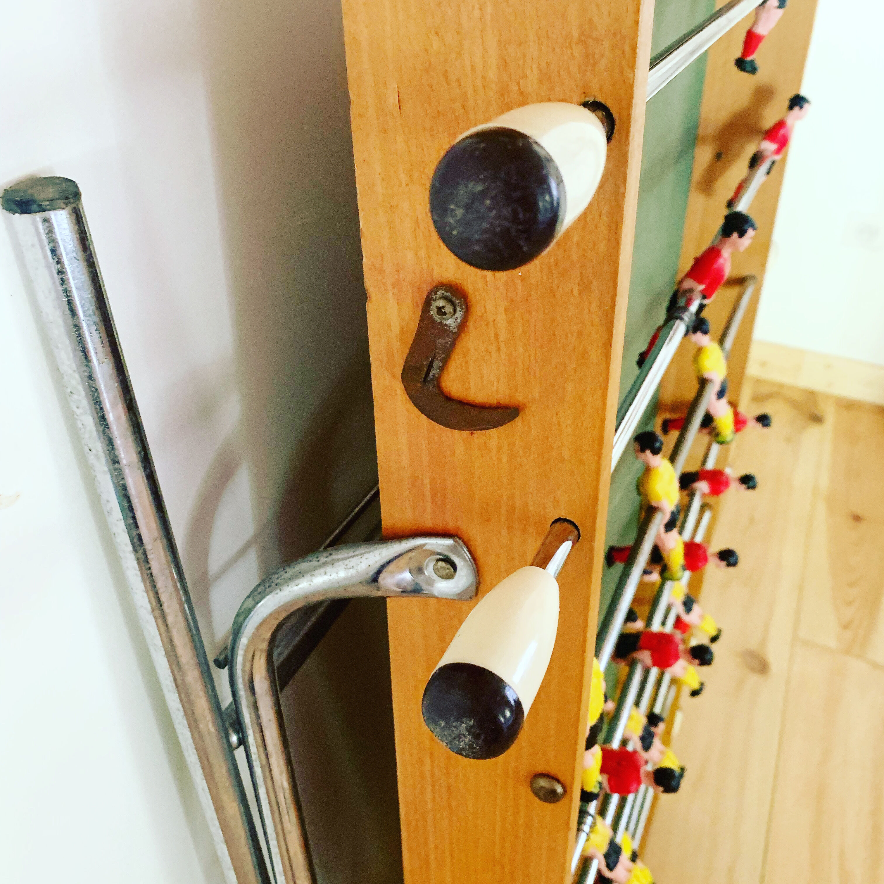Foldable vintage table football