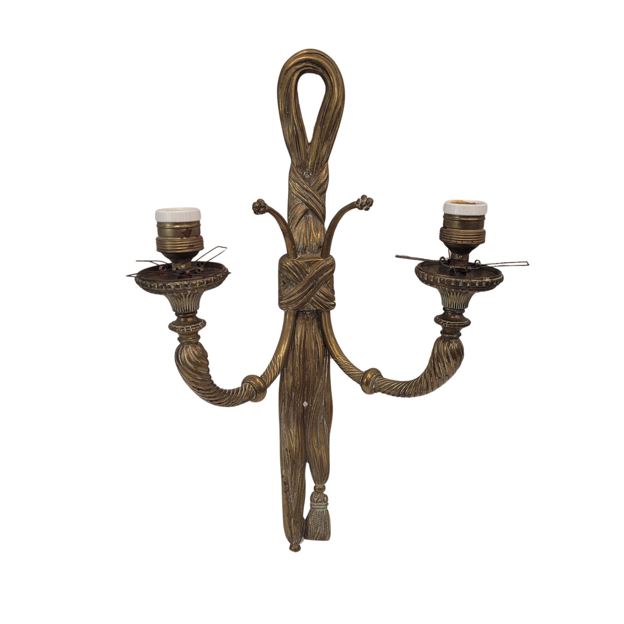 Applique en bronze style Louis XVI, France vers 1900