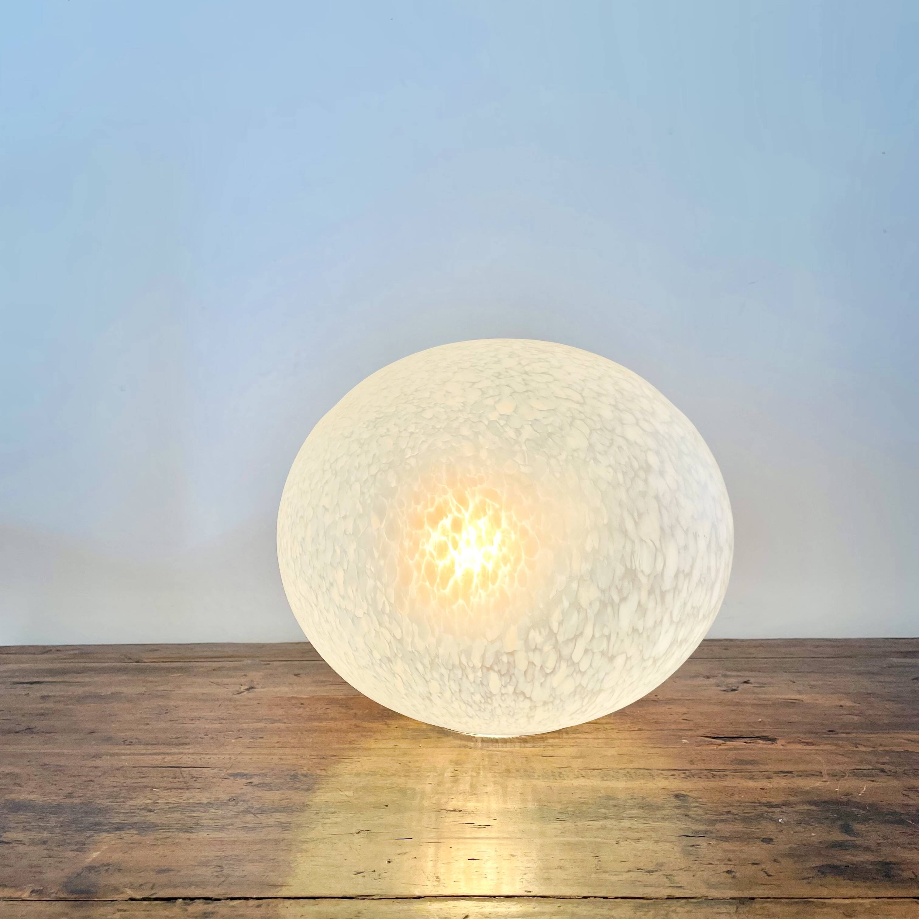Italian Pebble Lamp in Speckled White Glass (1980) – 29 cm
