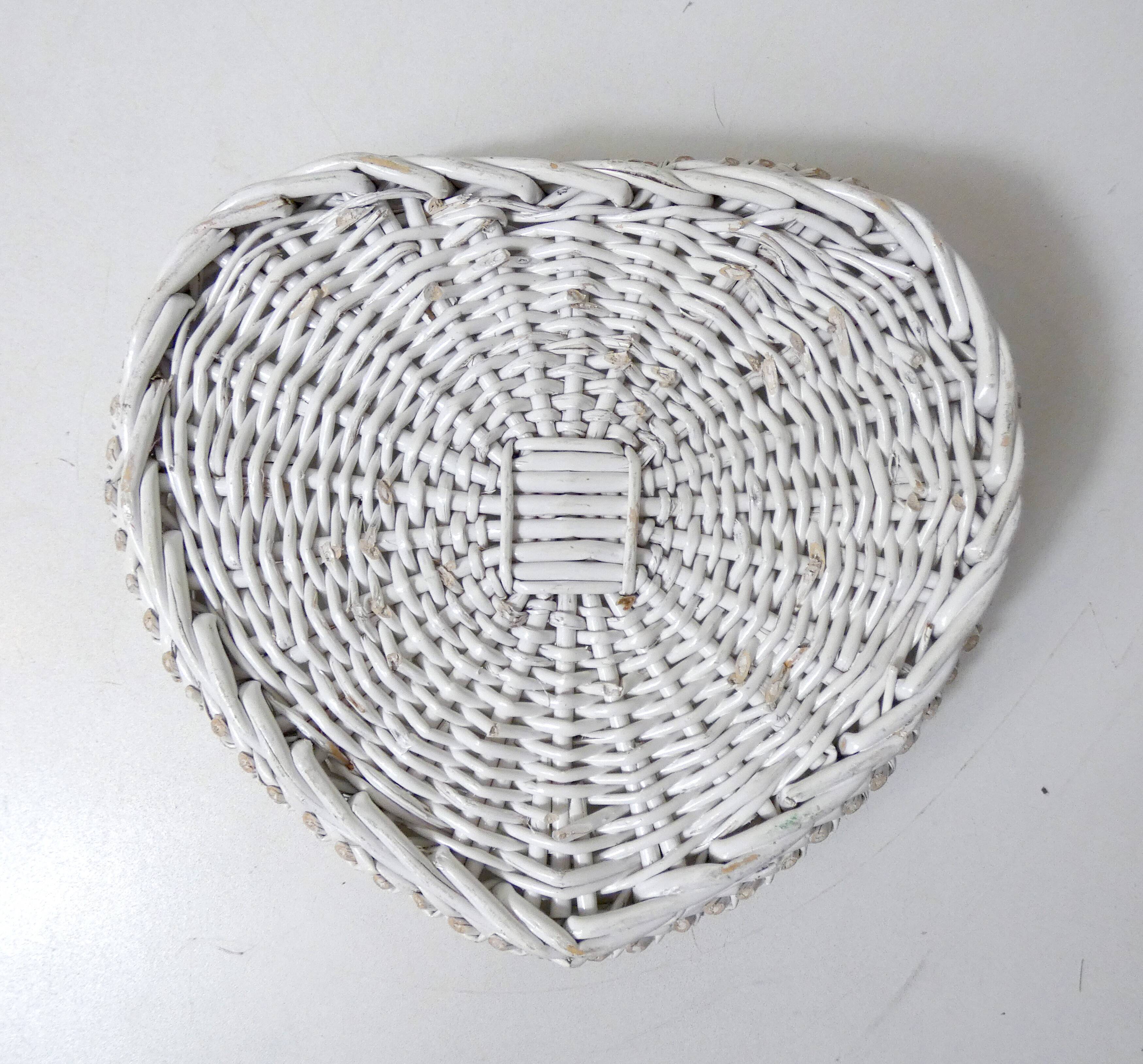 Vintage heart-shaped rattan empty pocket